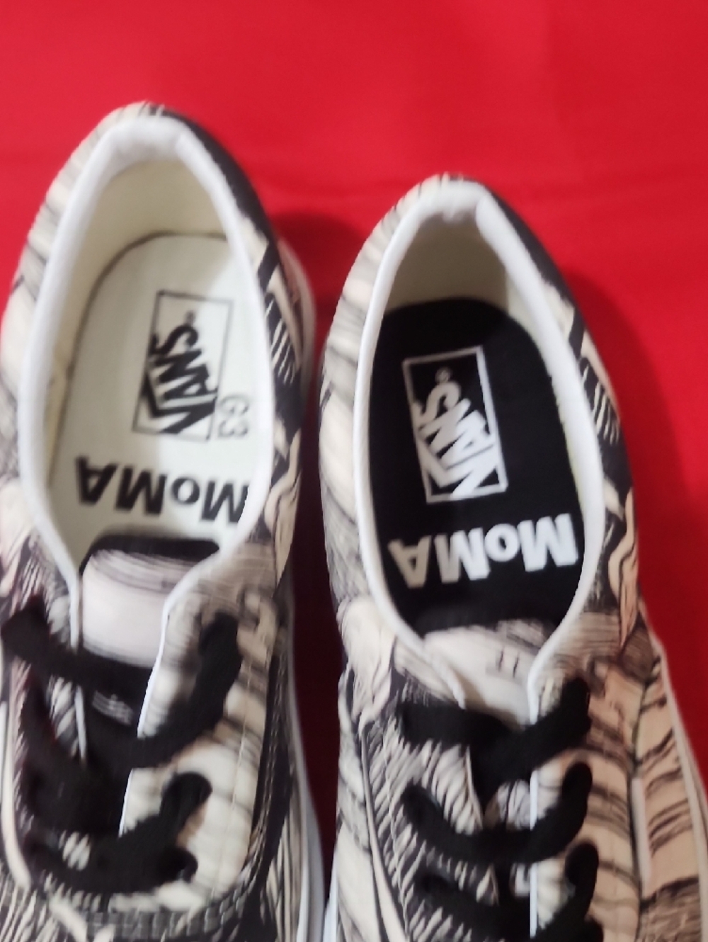 Vans Era MoMA Edvard Munch Canvas Sneakers in Black and White with Graphic Print - Picture 10 of 12